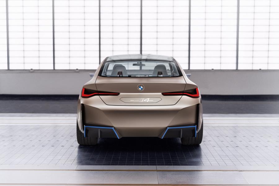  BMW Concept i4 2020 года  (фото 4 из 71)